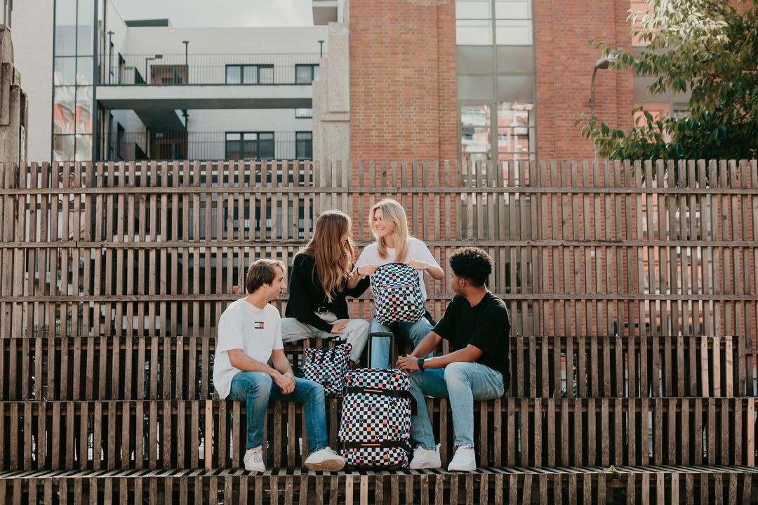 Pack AMERICAN TOURISTER Mickey Check - Kabinenbeutel mit städtischen Gleisrädern und Urban Groove UG16 Rucksack