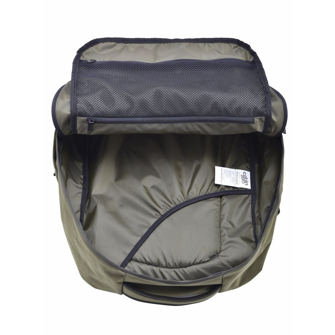 Militaire rugzak 44l van CabinZero